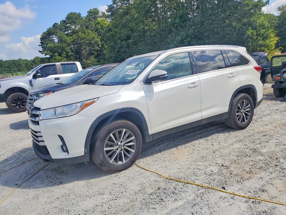 2019 Toyota Highlander VIN 5TDKZRFHXKS561497 — COPART salvage auction photo