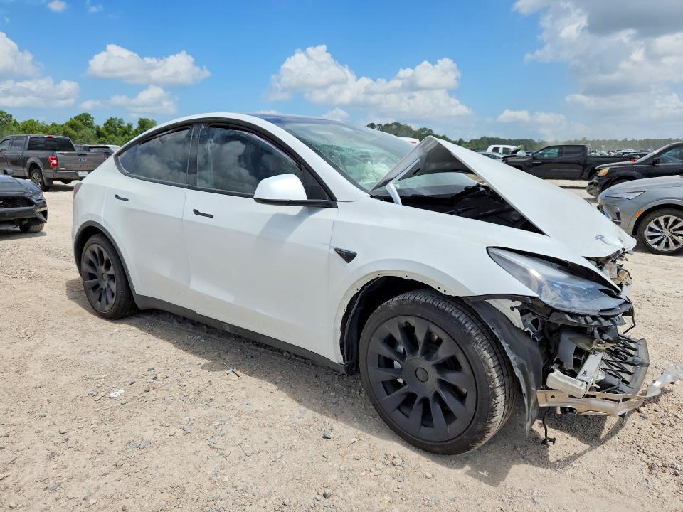 2022 Tesla Model y VIN 7SAYGAEE1NF549808 COPART salvage auction — FRONT END, TX - SALVAGE VEHICLE TITLE, sold $150 on 2026-07-28 (photo 4)