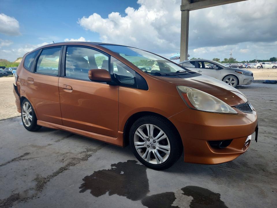 2011 Honda Fit VIN JHMGE8H55BC012630 COPART salvage auction — REAR END, Fl - Cert Of Title Slvg Rebuildable, sold $300 on 2026-07-21 (photo 4)