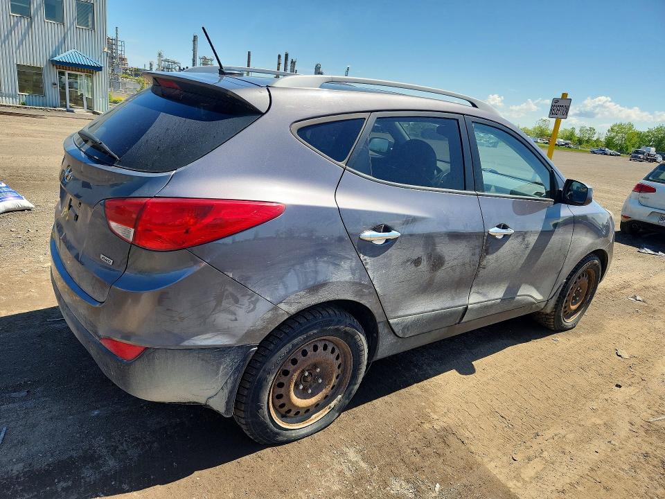 2015 Hyundai Tucson VIN KM8JUCAG7FU031054 COPART salvage auction — SIDE, Qc - Gravement Accidente, sold $300 on 2026-07-07 (photo 3)