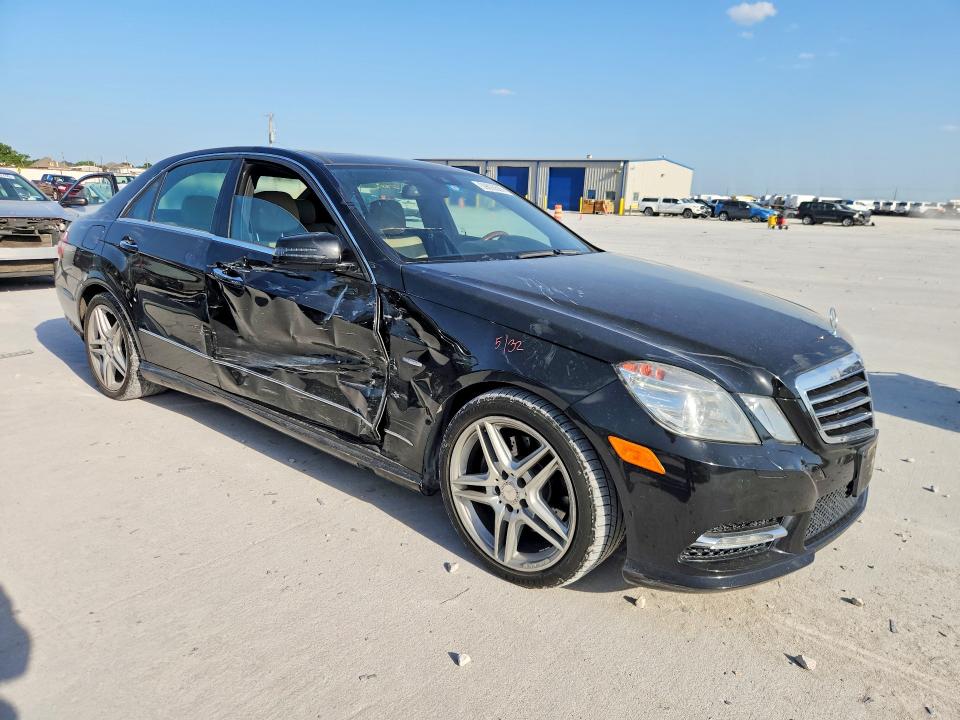2012 Mercedes-benz E-klasse VIN WDDHF5KB8CA555537 COPART salvage auction — SIDE, TX - SALVAGE VEHICLE TITLE, sold $3,650 on 2026-07-31 (photo 4)