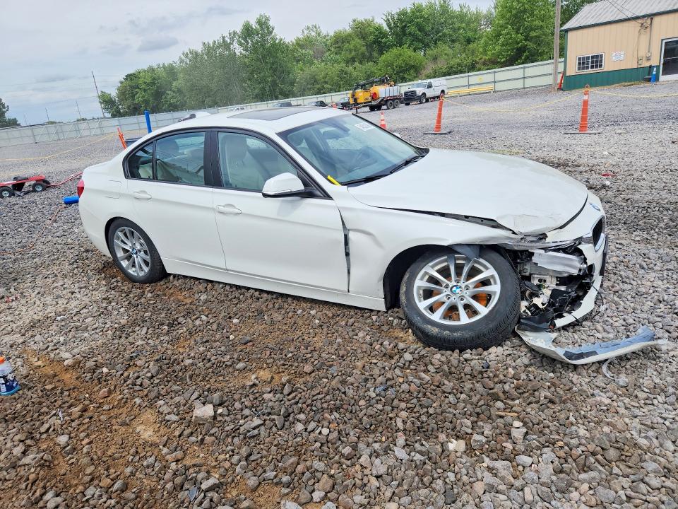 2017 BMW 3er VIN WBA8E5G3XHNU43897 COPART salvage auction — FRONT END, Il - Salvage Certificate, sold $2,700 on 2026-08-03 (photo 4)