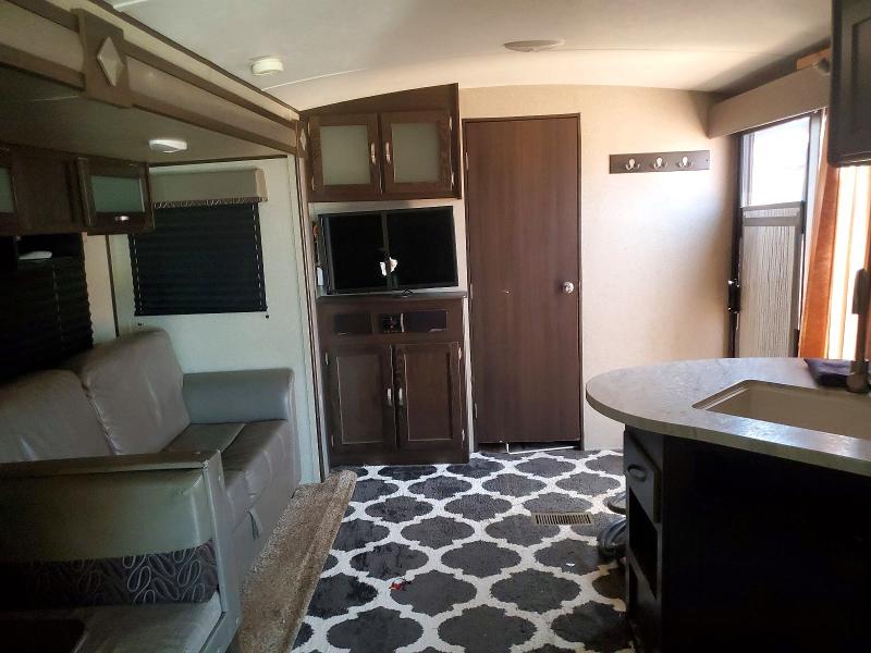 2019 Keystone Springdale VIN 4YDT38B26K3101494 COPART salvage auction — HAIL, TX - SALVAGE VEHICLE TITLE, sold $8,200 on 2026-08-20 (photo 5)