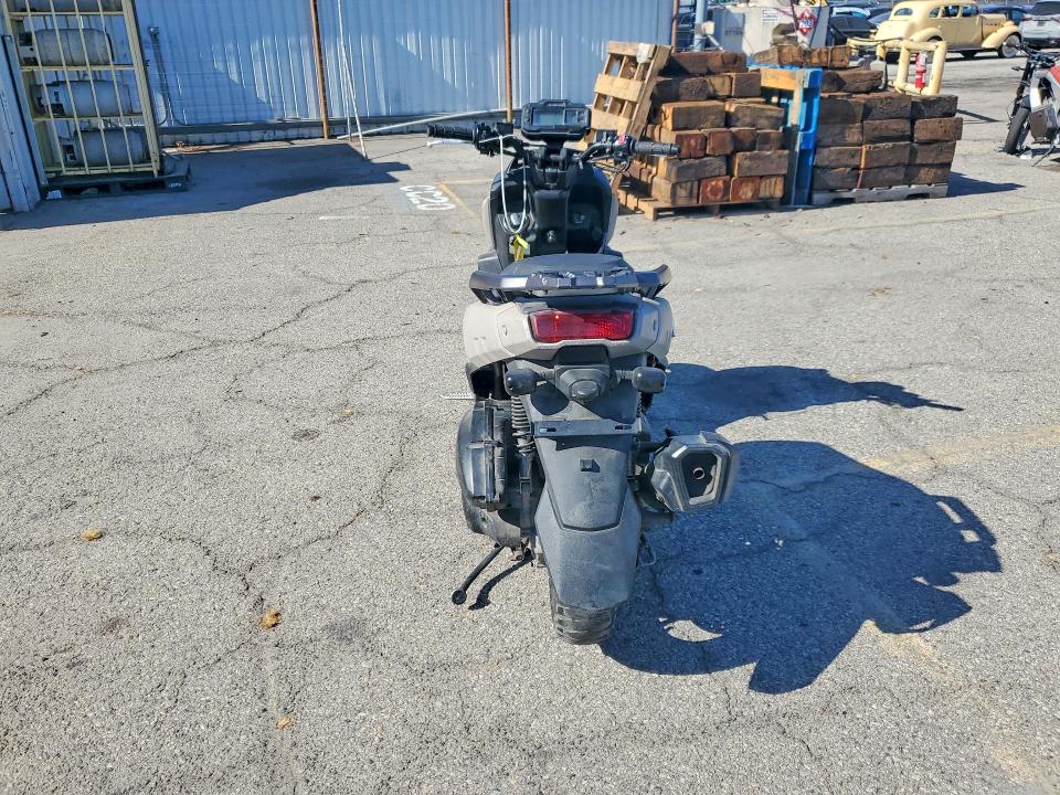 2022 Yamaha VIN RKRSEH9Y8NA001991 COPART salvage auction — VANDALISM, Ca - Salvage Certificate, sold $350 on 2026-07-23 (photo 4)