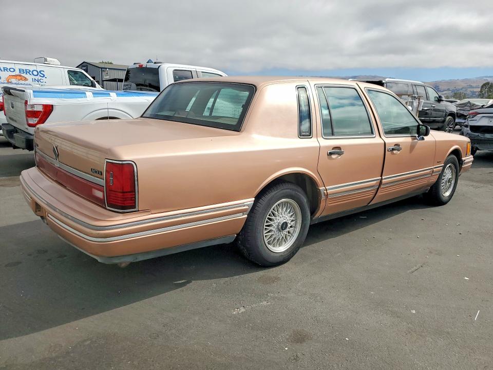 1994 Lincoln TOWN CAR VIN 1LNLM81W5RY693239 COPART salvage auction — MINOR DENT/SCRATCHES, Ca - Dis/Dlr/Exp Only Clean Title, sold $60 on 2026-07-30 (photo 3)