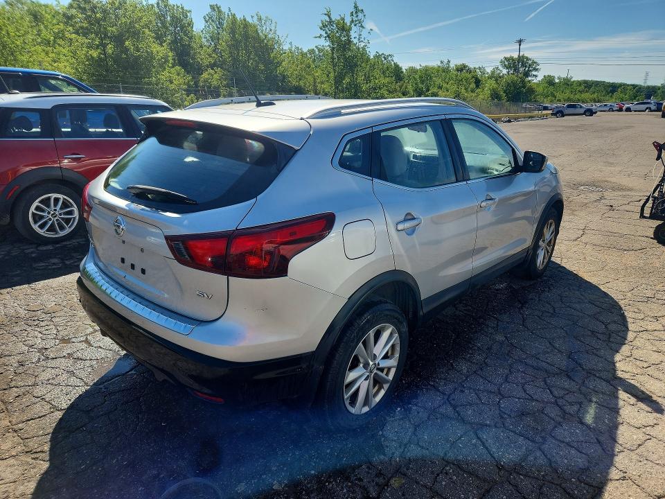 2018 Nissan Rogue VIN JN1BJ1CP1JW195810 COPART salvage auction — MINOR DENT/SCRATCHES, Mi - Dealer Only Clean Title (P), sold $1,150 on 2026-07-09 (photo 3)