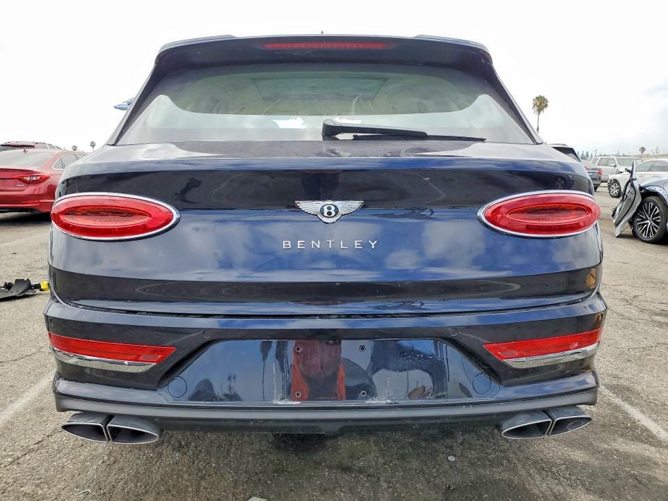2025 Bentley Bentayga VIN SJAAT2ZV3SC028786 COPART salvage auction — FRONT END, Salvage Title, sold $121,000 on 2026-08-21 (photo 6)