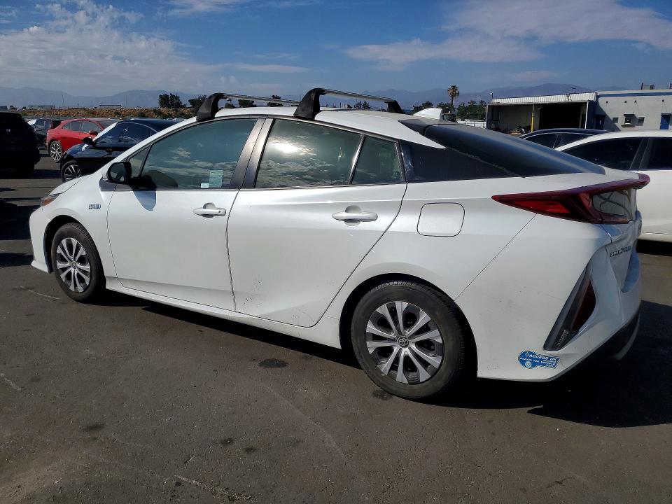2022 Toyota Prius VIN JTDKAMFP2N3204144 COPART salvage auction — MINOR DENT/SCRATCHES, Salvage Title, sold $9,100 on 2026-07-22 (photo 2)