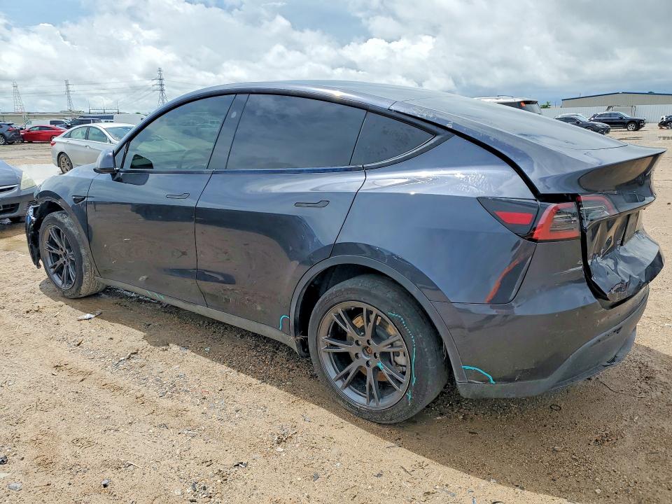 2025 Tesla Model y VIN 7SAYGDED1SA343504 COPART salvage auction — REAR END, TX - SALVAGE VEHICLE TITLE, sold $13,100 on 2026-07-10 (photo 2)