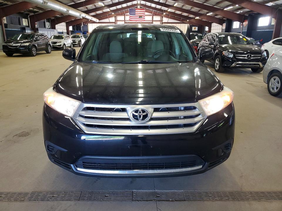 2013 Toyota VIN 5TDBK3EH6DS203562 COPART salvage auction — MINOR DENT/SCRATCHES, Va - Certificate Of Title, sold $5,900 on 2026-07-08 (photo 5)