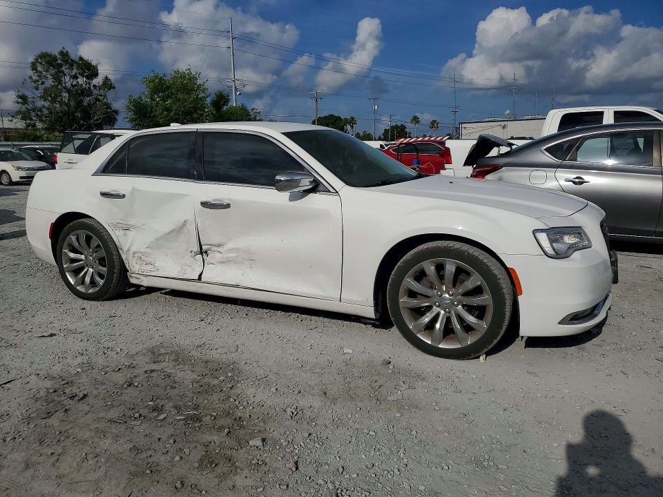 2019 Chrysler 300 VIN 2C3CCAEG9KH698076 COPART salvage auction — SIDE, Fl - Cert Of Title Slvg Rebuildable, sold $3,800 on 2026-07-06 (photo 4)
