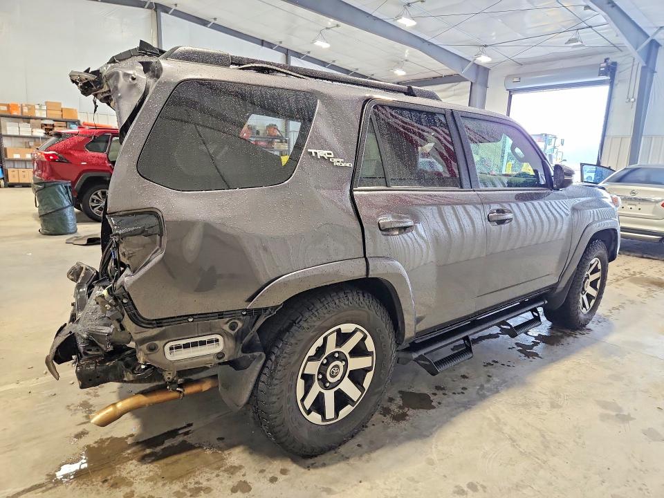 2020 Toyota 4runner VIN JTEBU5JR2L5792467 COPART salvage auction — REAR END, NC - SALVAGE CERTIFICATE OF TITLE, sold $8,700 on 2026-07-27 (photo 3)
