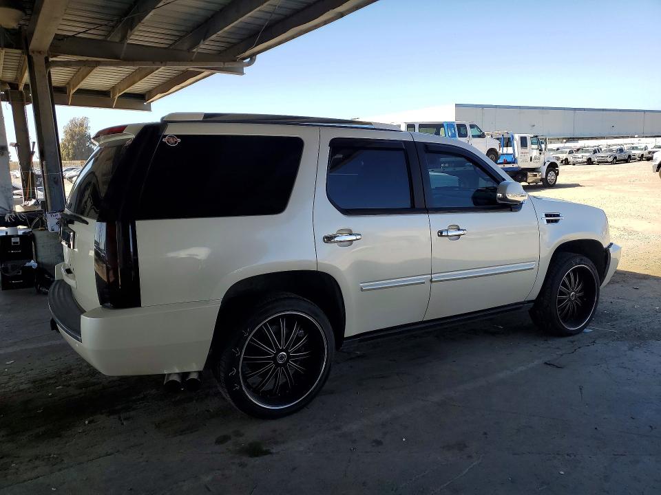 2007 Cadillac Escalade VIN 1GYFK63847R339045 COPART salvage auction — VANDALISM, Ca - Salvage Certificate, sold $1,050 on 2026-07-02 (photo 3)