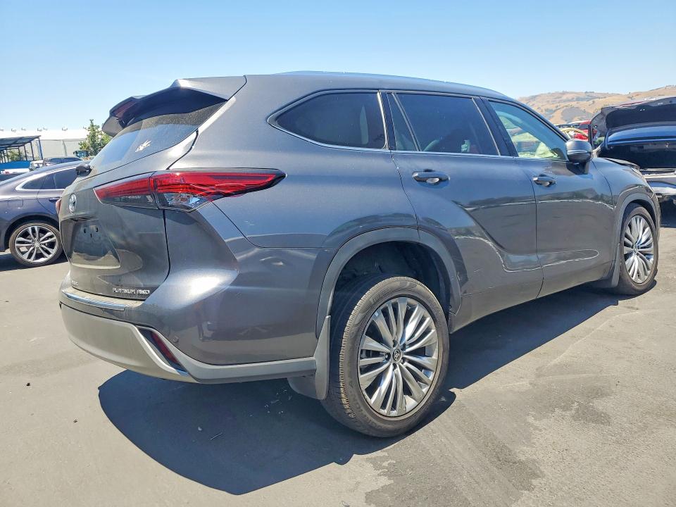 2022 Toyota Highlander VIN 5TDFZRBH1NS230514 COPART salvage auction — SIDE, CA - SALVAGE CERTIFICATE, sold $14,100 on 2026-07-28 (photo 3)
