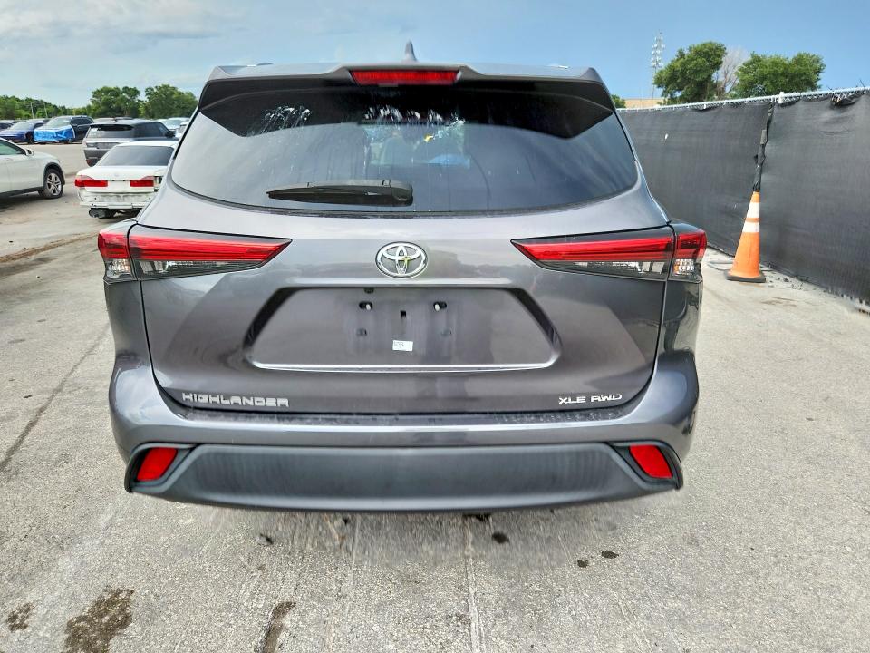 2021 Toyota Highlander VIN 5TDGZRBH2MS547964 COPART salvage auction — MINOR DENT/SCRATCHES, Fl - Certificate Of Title, sold $19,700 on 2026-07-09 (photo 6)