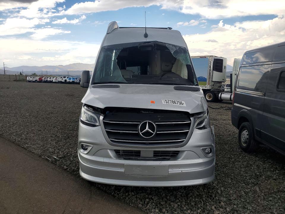 2024 Mercedes-benz Sprinter VIN W1X4NBVY1RT173311 COPART salvage auction — ROLLOVER, CA - SALVAGE CERTIFICATE, sold $16,100 on 2026-07-23 (photo 5)