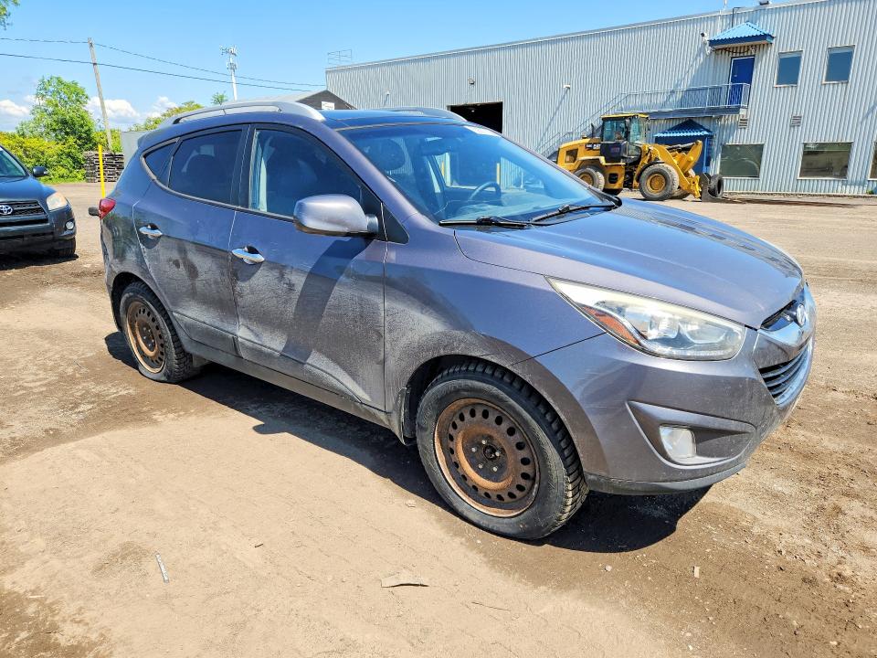 2015 Hyundai Tucson VIN KM8JUCAG7FU031054 COPART salvage auction — SIDE, Qc - Gravement Accidente, sold $300 on 2026-07-07 (photo 4)