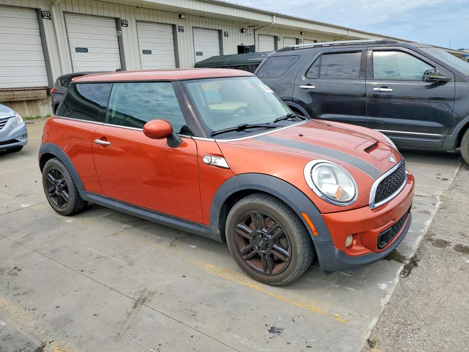 2012 Mini Cooper VIN WMWSV3C51CTY18047 COPART salvage auction — MINOR DENT/SCRATCHES, Ky - Certificate Of Title, sold $475 on 2026-08-31 (photo 4)