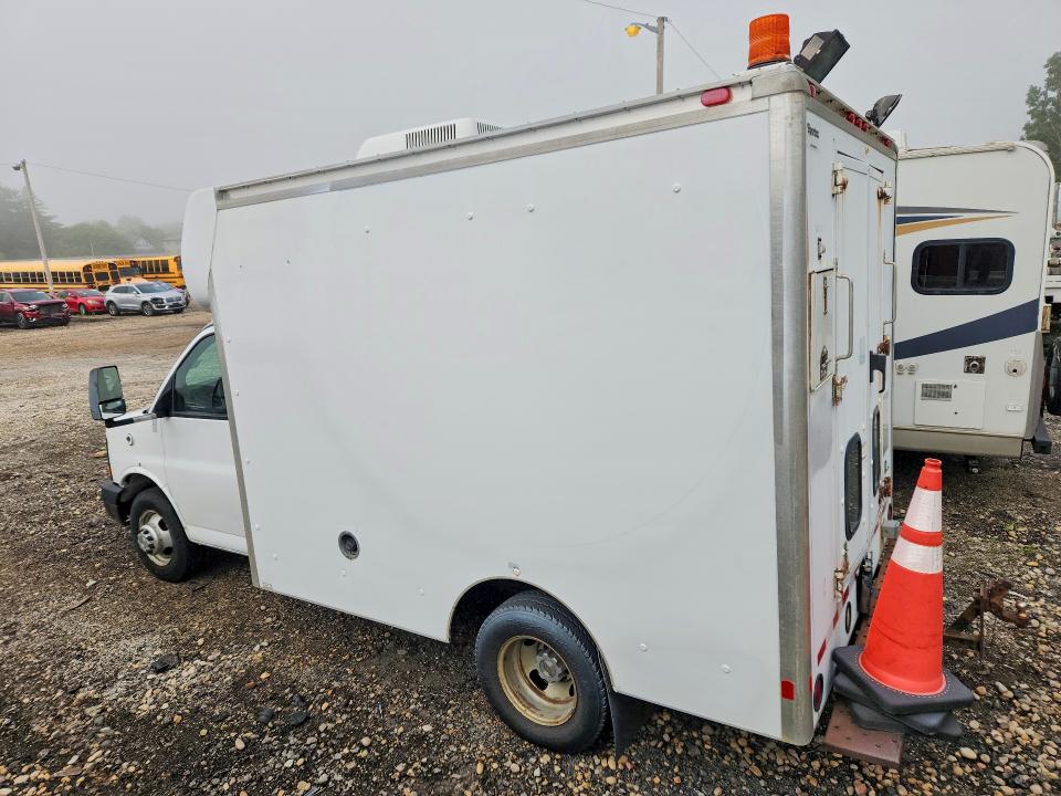 2006 Chevrolet Express 2500 VIN 1GBJG31U961219663 COPART salvage auction — NORMAL WEAR, WI - CERTIFICATE OF TITLE, sold $525 on 2026-07-09 (photo 2)