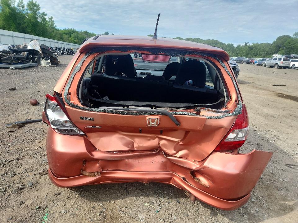 2007 Honda Fit VIN JHMGD386X7S027202 COPART salvage auction — REAR END, Ma - Cert Of Title-Reconstrctd Coll, sold $125 on 2026-07-29 (photo 6)
