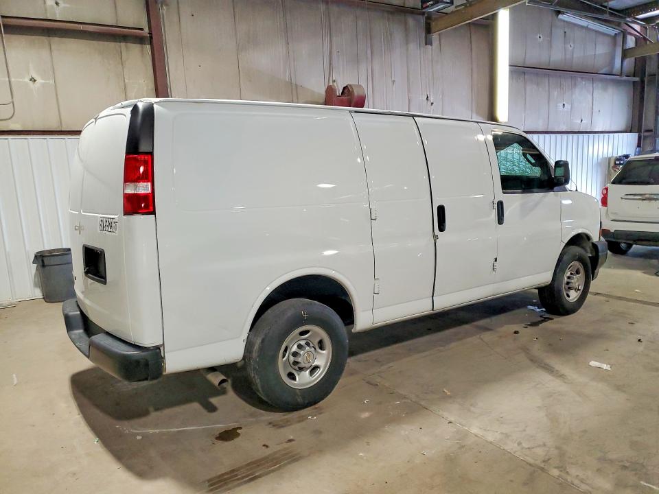2023 Chevrolet Express 2500 VIN 1GCWGAFP2P1232832 COPART salvage auction — ROOF, IL - CERTIFICATE OF TITLE, sold $2,700 on 2026-07-09 (photo 3)