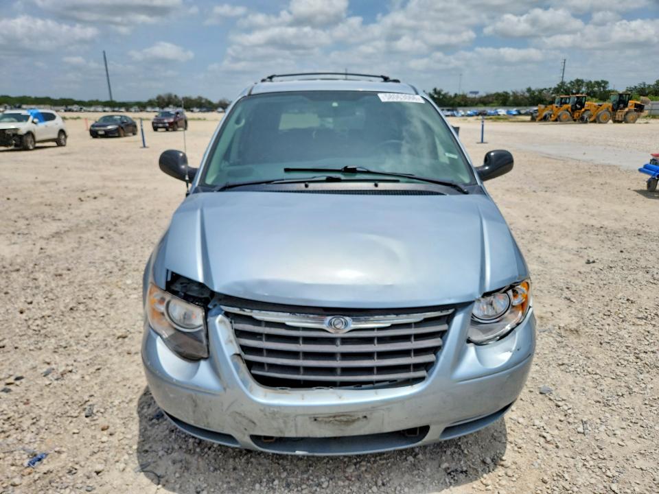 2006 Chrysler Town & country VIN 2A4GP54L76R807863 COPART salvage auction — FRONT END, Tx - Salvage Vehicle Title, sold $400 on 2026-07-02 (photo 5)