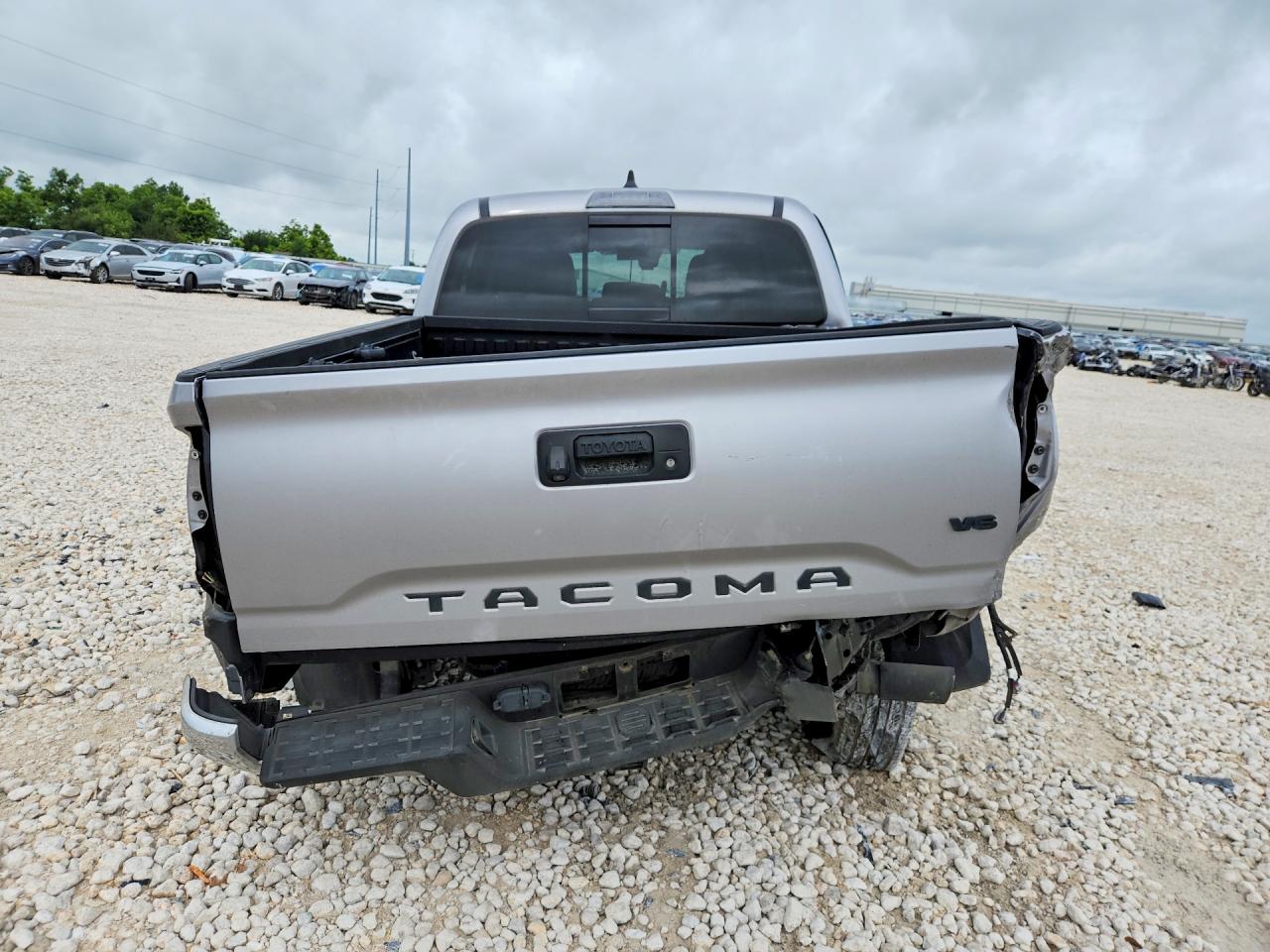 2020 Toyota Tacoma VIN 5TFAZ5CNXLX094317 COPART salvage auction — Side, TX - SALVAGE VEHICLE TITLE (P), sold $4,350 on 2026-07-02 (photo 6)