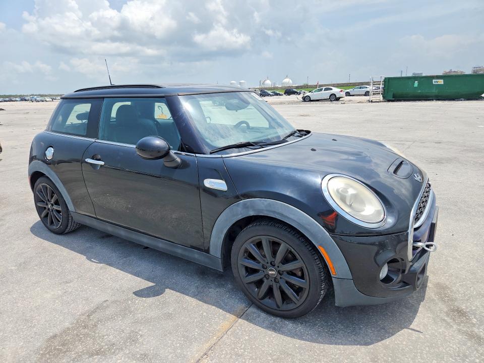 2015 Mini Cooper VIN WMWXP7C52F2A60885 COPART salvage auction — WATER/FLOOD, La - Cert Of Title-Salvage Flood, sold $550 on 2026-08-05 (photo 4)