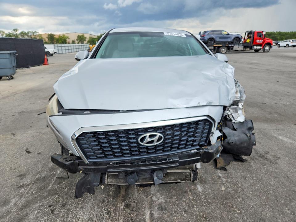 2016 Hyundai Sonata VIN KMHE24L17GA042032 COPART salvage auction — FRONT END, FL - CERT OF TITLE SLVG REBUILDABLE, sold $10 on 2026-07-28 (photo 5)