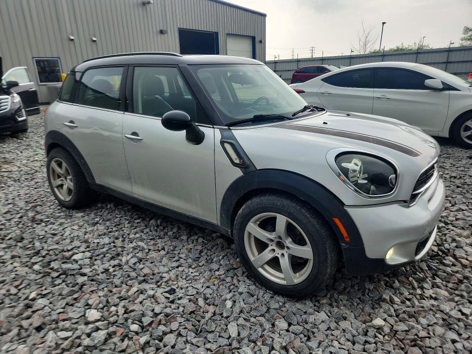 2016 Mini Cooper VIN WMWZC3C52GWT08055 COPART salvage auction — FRONT END, MI - CERTIFICATE OF TITLE, sold $1,550 on 2026-08-10 (photo 4)