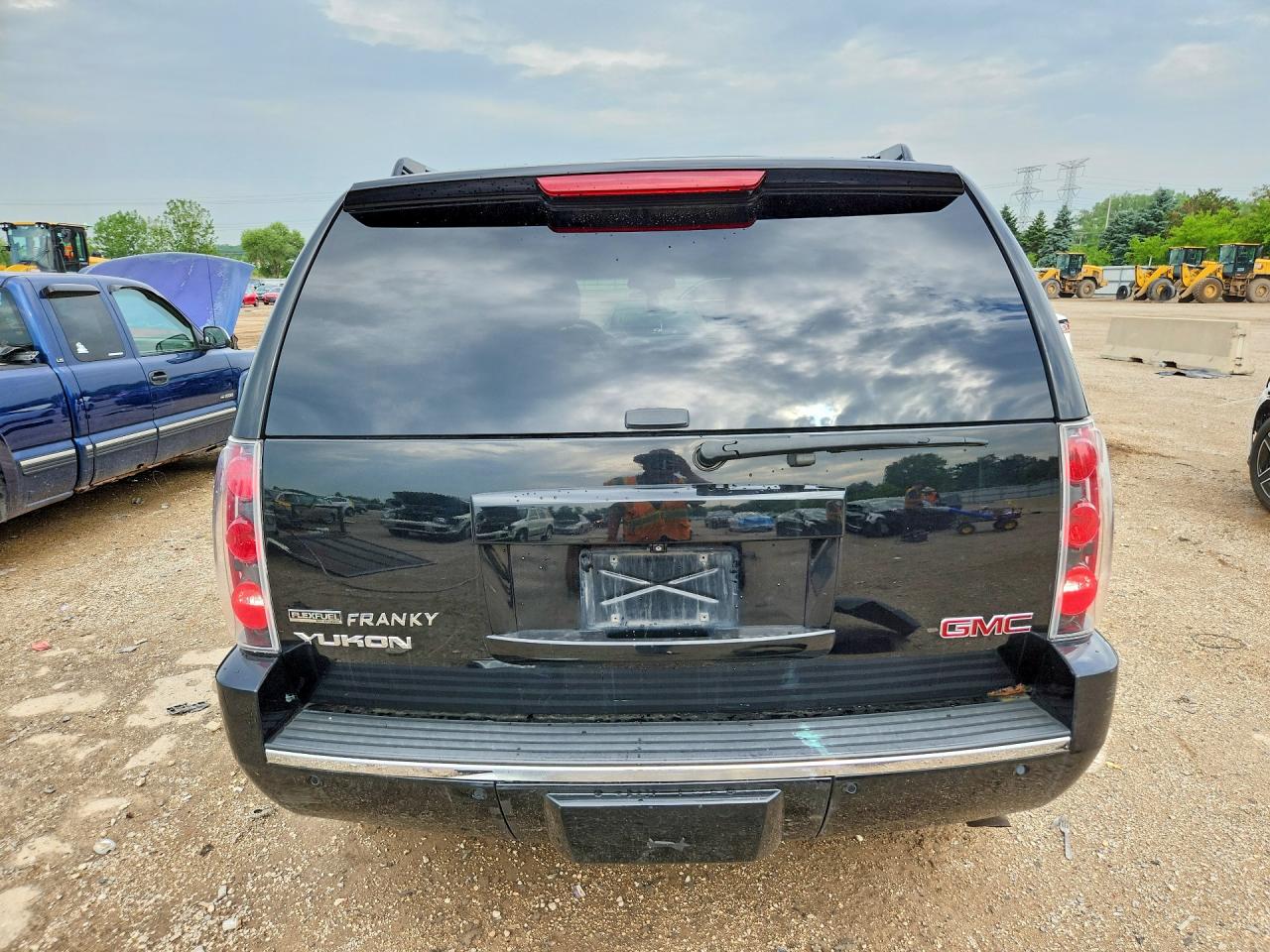 2011 GMC Yukon VIN 1GKS2EEF8BR135422 COPART salvage auction — Front End, IL - SALVAGE CERTIFICATE, sold $2,250 on 2026-07-02 (photo 6)