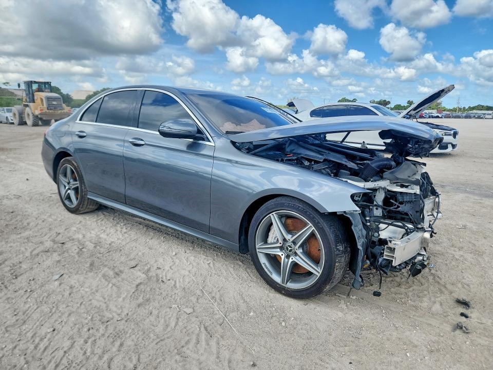 2018 Mercedes-benz E-klasse VIN WDDZF4JB6JA327811 COPART salvage auction — FRONT END, Fl - Certificate Of Title, sold $1,400 on 2026-07-09 (photo 4)