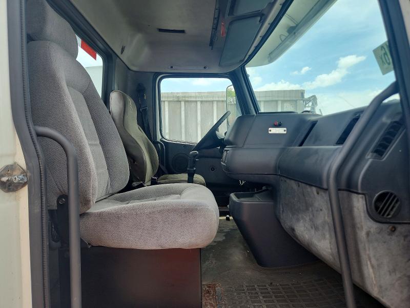 2000 Volvo Vnl VIN 4V4ND2GF8YN796550 COPART salvage auction — MINOR DENT/SCRATCHES, Fl - Certificate Of Title (P), sold $1,800 on 2026-07-23 (photo 5)