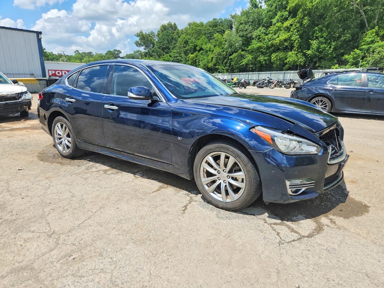 2019 Infiniti Q70 VIN JN1BY1AR8KM585588 COPART salvage auction — Front End, LA - CERT OF TITLE-SALVAGE, sold $3,050 on 2026-07-09 (photo 4)