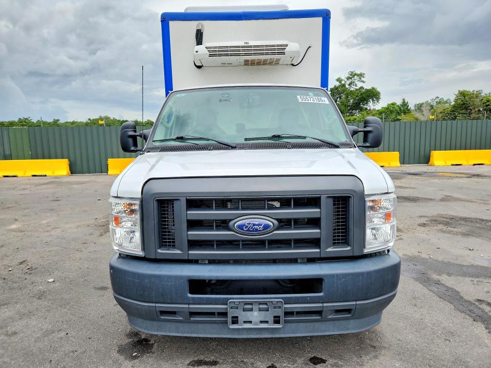 2023 Ford E-350 VIN 1FDWE3FK1PDD09741 COPART salvage auction — MINOR DENT/SCRATCHES, FL - CERTIFICATE OF TITLE, sold $11,500 on 2026-07-29 (photo 5)