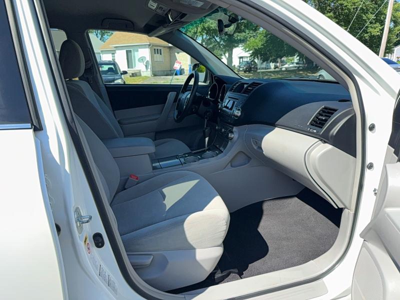 2011 Toyota Highlander VIN 5TDBK3EH6BS057645 COPART salvage auction — MINOR DENT/SCRATCHES, Me - Certificate Of Title (P), sold $3,100 on 2026-07-06 (photo 5)