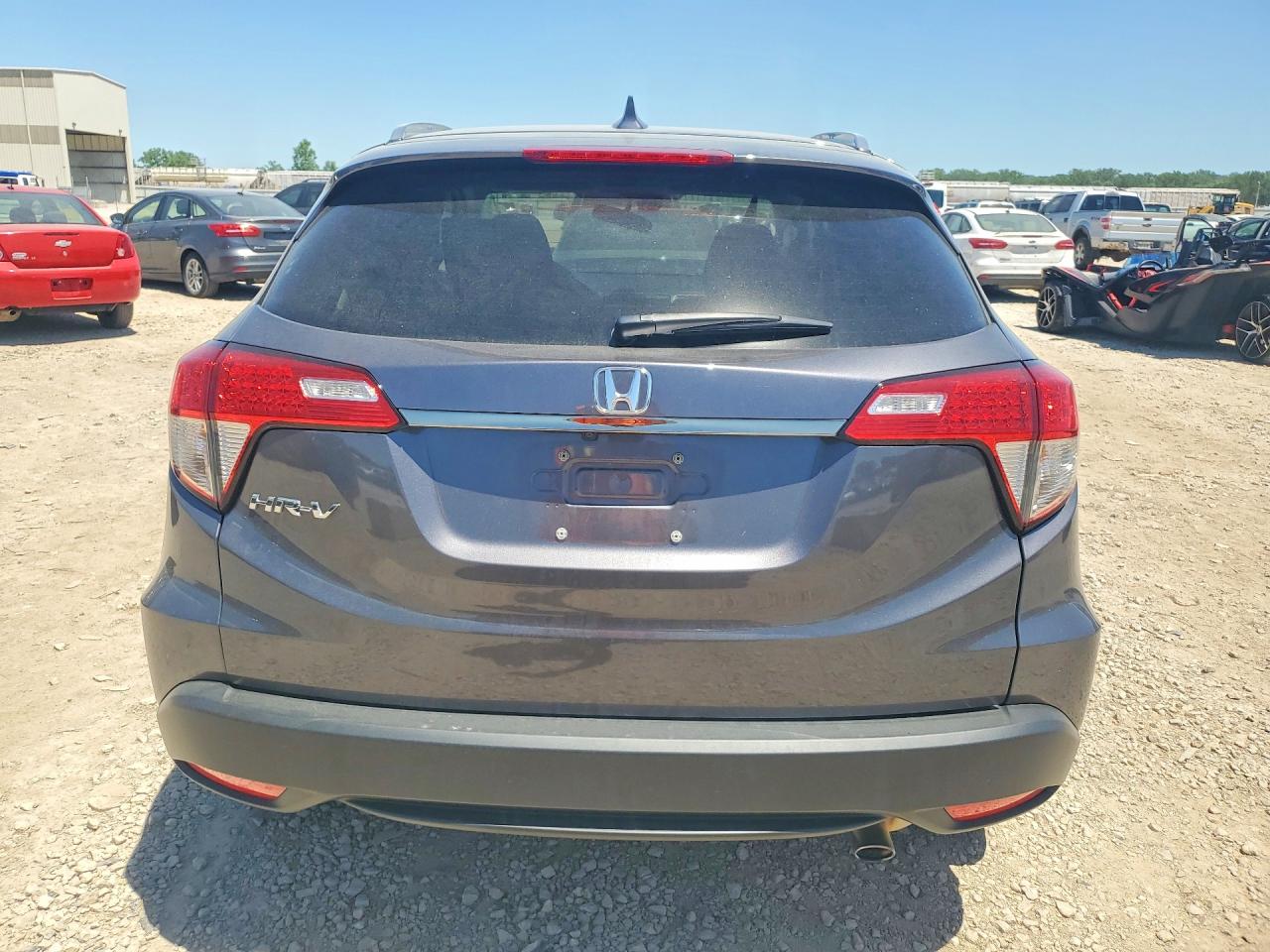 2022 Honda HR-V VIN 3CZRU5H50NM740834 COPART salvage auction — Side, KS - CERT OF TITLE-SALVAGE, sold $6,600 on 2026-07-09 (photo 6)