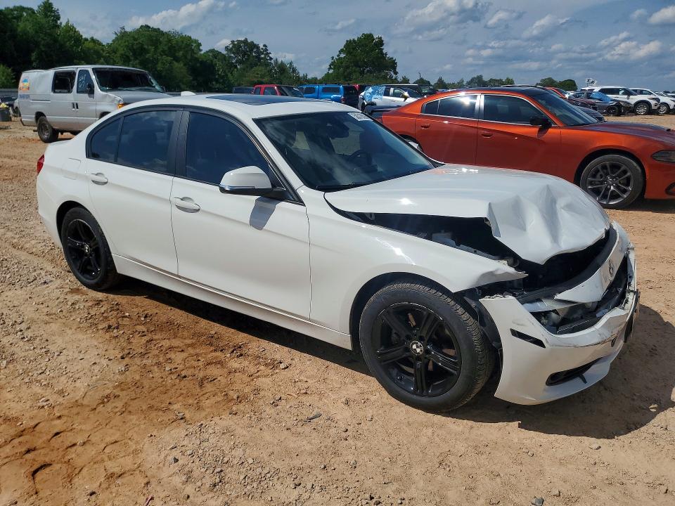 2014 BMW 3er VIN WBA3B5G53ENS10928 COPART salvage auction — FRONT END, Nc - Salvage Certificate Of Title, sold $1,400 on 2026-08-03 (photo 4)