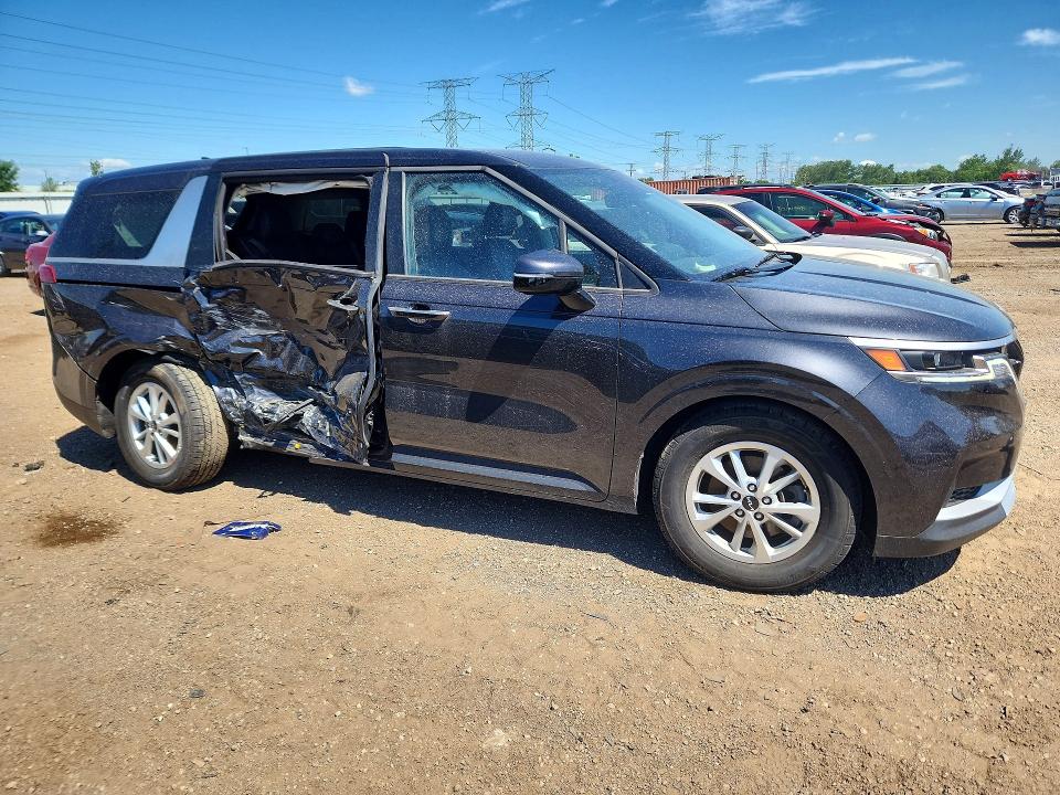 2023 Kia Carnival VIN KNDNB4H38P6199571 COPART salvage auction — SIDE, Il - Salvage Certificate, sold $8,000 on 2026-07-28 (photo 4)