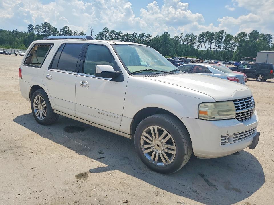 2009 Lincoln Navigator VIN 5LMFU275X9LJ00820 COPART salvage auction — VANDALISM, Sc - Cert Of Title-Salvage, sold $650 on 2026-07-20 (photo 4)