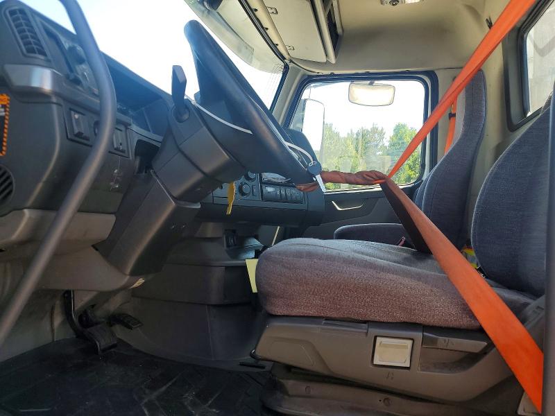 2020 Volvo Vnr VIN 4V4WC9EHXLN243198 COPART salvage auction — NORMAL WEAR, NC - CERTIFICATE OF TITLE (P), sold $8,200 on 2026-07-14 (photo 6)