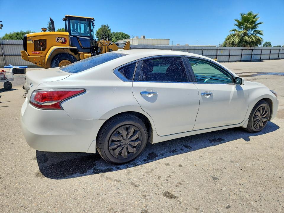2015 Nissan Altima VIN 1N4AL3AP7FC197464 COPART salvage auction — NORMAL WEAR, CA - CERTIFICATE OF TITLE, sold $450 on 2026-07-02 (photo 3)