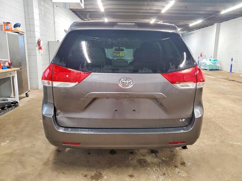 2013 Toyota Sienna VIN 5TDKK3DC3DS389762 COPART salvage auction — HAIL, Ia - Cert Of Title-Salvage Title, sold $200 on 2026-07-15 (photo 6)