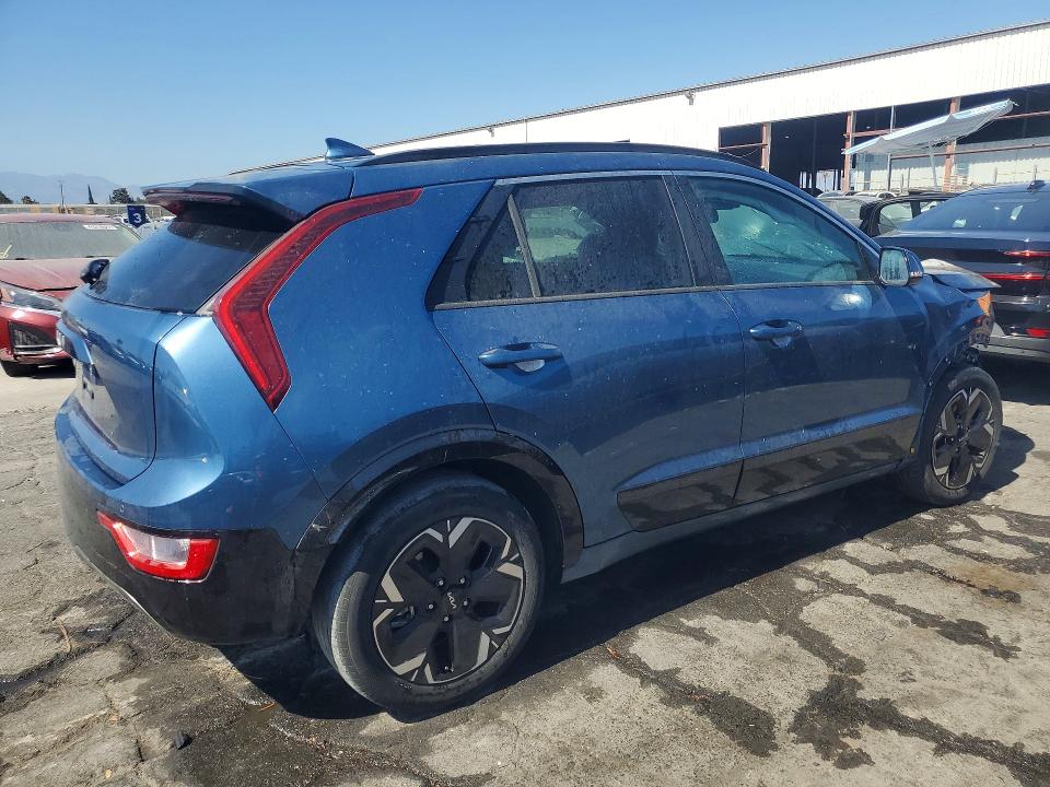 2024 Kia Niro VIN KNDCR3L12R5121430 COPART salvage auction — Burn Engine, CA - NON-REPAIRABLE VEHICLE CERT, sold $2,400 on 2026-07-14 (photo 3)