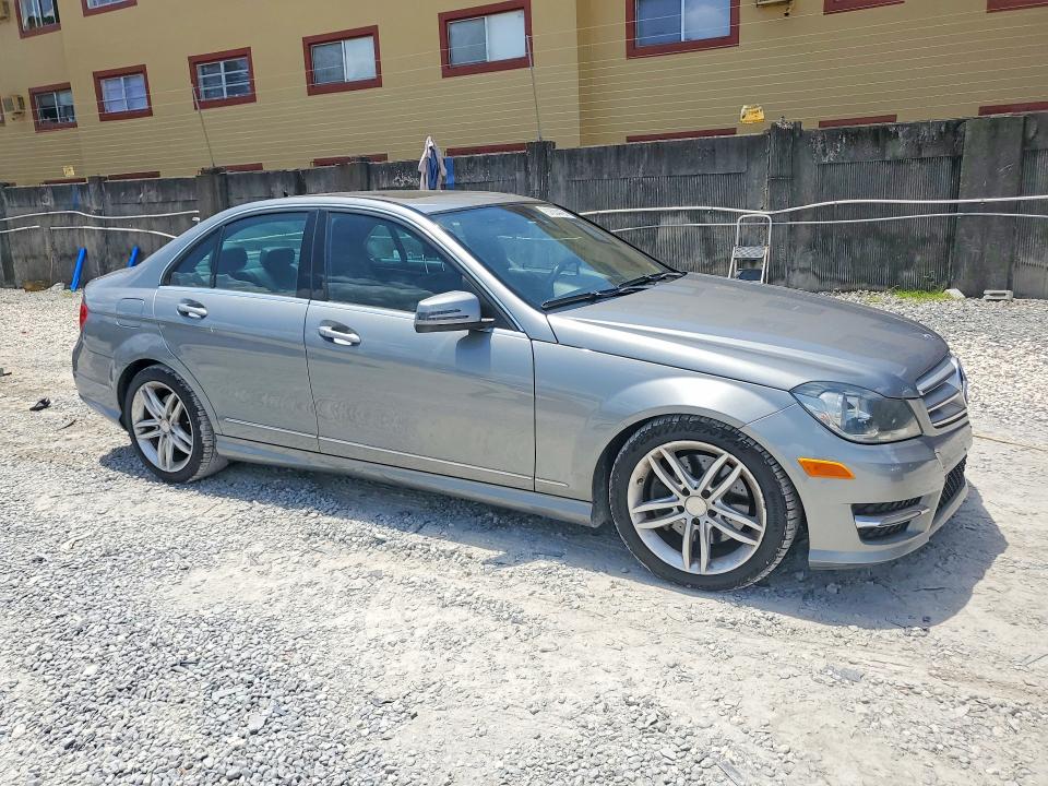 2013 Mercedes-benz VIN WDDGF8AB6DA812274 COPART salvage auction — MINOR DENT/SCRATCHES, Fl - Cert Of Title Slvg Rebuildable, sold $2,350 on 2026-07-17 (photo 4)