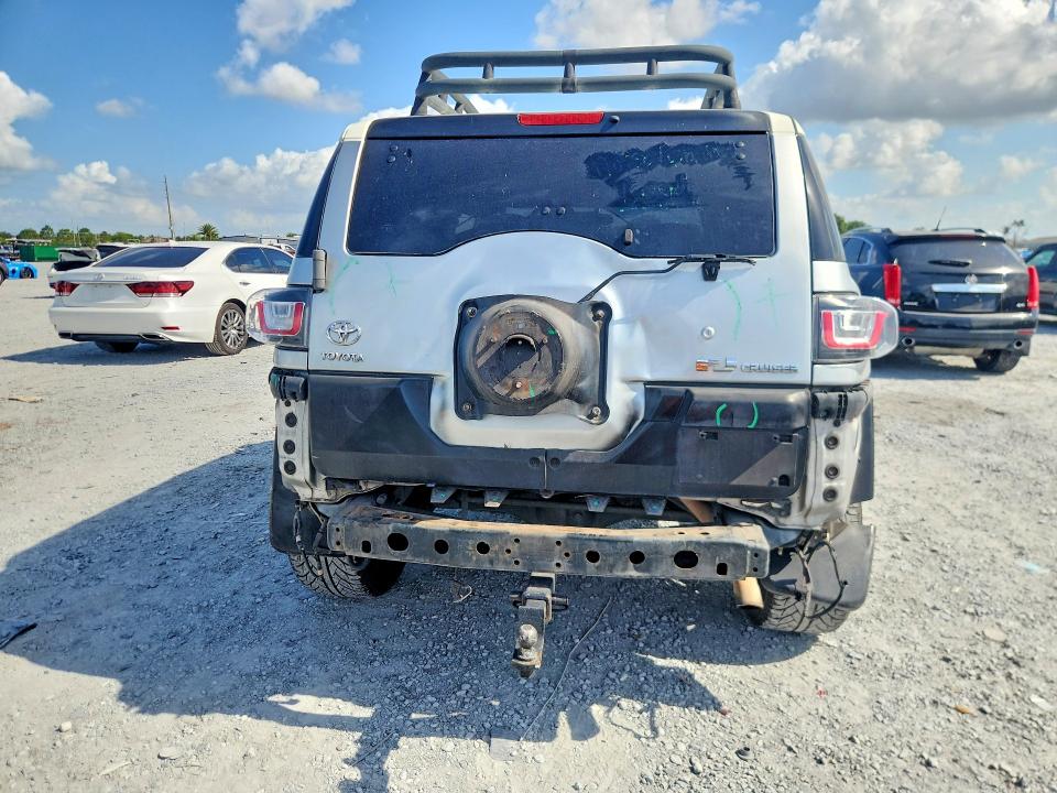 2007 Toyota Fj cruiser VIN JTEZU11F770014150 COPART salvage auction — REAR END, FL - CERT OF TITLE SLVG REBUILDABLE, sold $3,100 on 2026-07-10 (photo 6)