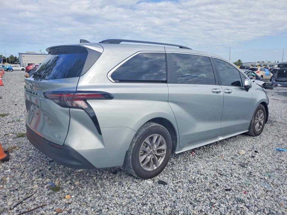 2025 Toyota Sienna VIN 5TDJRKEC8SS269050 COPART salvage auction — FRONT END, Fl - Certificate Of Destruction, sold $15,800 on 2026-07-31 (photo 3)