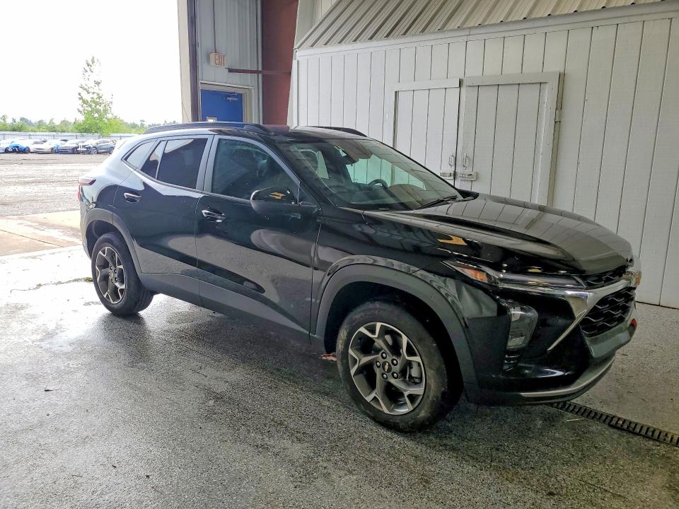 2025 Chevrolet Trax VIN KL77LHEP3SC172631 COPART salvage auction — SIDE, NJ - CERTIFICATE OF TITLE (P), sold $12,300 on 2026-07-20 (photo 4)