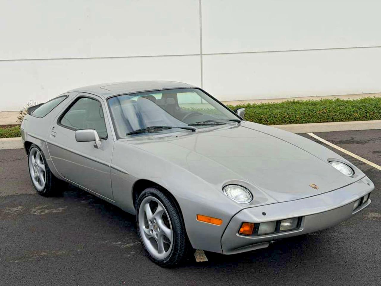 1982 Porsche 928 VIN WP0JA092XCS820309 COPART salvage auction — Minor Dent/Scratches, WA - VEHICLE CERT OF OWNERSHIP-TITL (P), sold $2,200 on 2026-06-17 (photo 1)