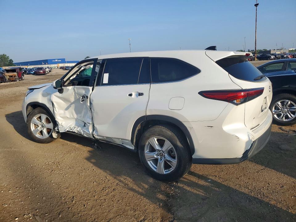 2022 Toyota Highlander VIN 5TDCZRAH6NS123611 COPART salvage auction — SIDE, Mi - Dealer Only Clean Title, sold $14,800 on 2026-07-24 (photo 2)